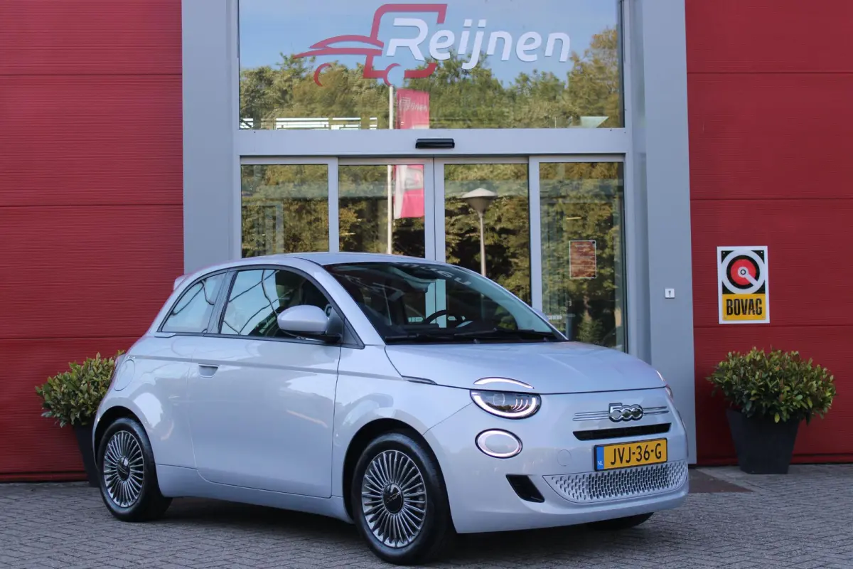 1.0 Hybrid 65PK TORINO LAUNCH EDITION | DRAADLOZE APPLE CARPLAY/ANDROID AUTO | PARKEERSESOREN ACHTER | 16" LICHTMETALEN VELGEN "BURNISHED" | LED KOPLAMPEN "INFINITY" | CLIMATE CONTROL | DAB+