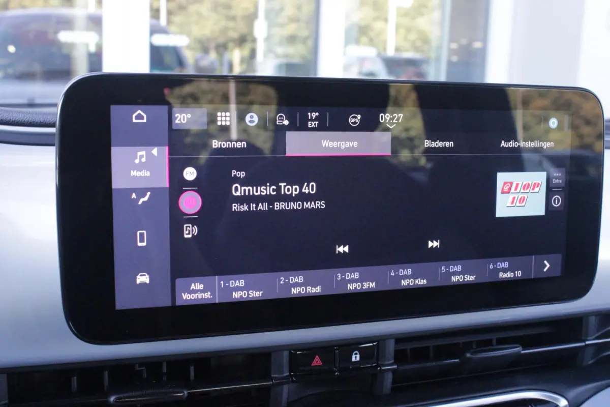 1.0 Hybrid 65PK TORINO LAUNCH EDITION | DRAADLOZE APPLE CARPLAY/ANDROID AUTO | PARKEERSESOREN ACHTER | 16" LICHTMETALEN VELGEN "BURNISHED" | LED KOPLAMPEN "INFINITY" | CLIMATE CONTROL | DAB+