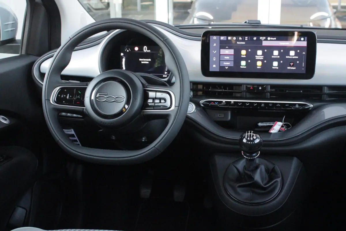 1.0 Hybrid 65PK TORINO LAUNCH EDITION | DRAADLOZE APPLE CARPLAY/ANDROID AUTO | PARKEERSESOREN ACHTER | 16" LICHTMETALEN VELGEN "BURNISHED" | LED KOPLAMPEN "INFINITY" | CLIMATE CONTROL | DAB+