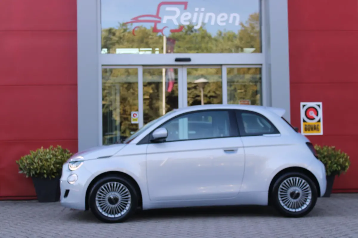 1.0 Hybrid 65PK TORINO LAUNCH EDITION | DRAADLOZE APPLE CARPLAY/ANDROID AUTO | PARKEERSESOREN ACHTER | 16" LICHTMETALEN VELGEN "BURNISHED" | LED KOPLAMPEN "INFINITY" | CLIMATE CONTROL | DAB+