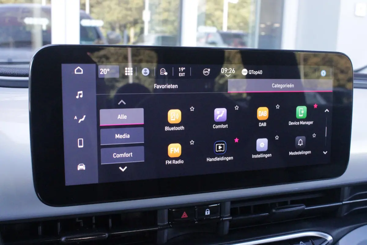1.0 Hybrid 65PK TORINO LAUNCH EDITION | DRAADLOZE APPLE CARPLAY/ANDROID AUTO | PARKEERSESOREN ACHTER | 16" LICHTMETALEN VELGEN "BURNISHED" | LED KOPLAMPEN "INFINITY" | CLIMATE CONTROL | DAB+