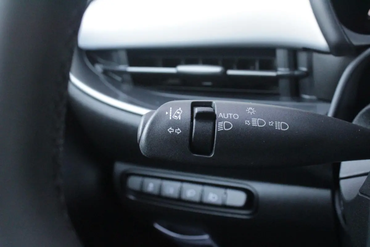 1.0 Hybrid 65PK TORINO LAUNCH EDITION | DRAADLOZE APPLE CARPLAY/ANDROID AUTO | PARKEERSESOREN ACHTER | 16" LICHTMETALEN VELGEN "BURNISHED" | LED KOPLAMPEN "INFINITY" | CLIMATE CONTROL | DAB+