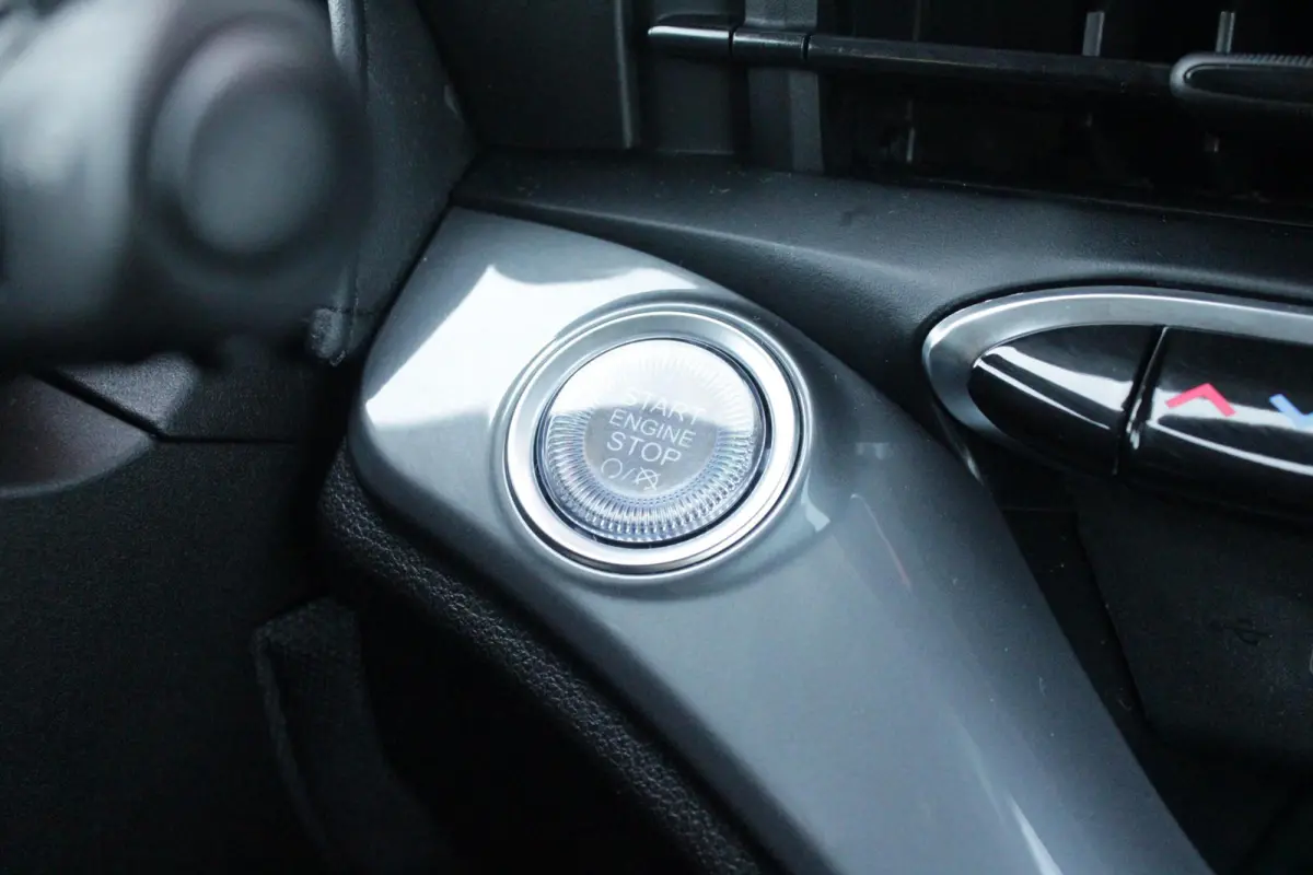1.0 Hybrid 65PK TORINO LAUNCH EDITION | DRAADLOZE APPLE CARPLAY/ANDROID AUTO | PARKEERSESOREN ACHTER | 16" LICHTMETALEN VELGEN "BURNISHED" | LED KOPLAMPEN "INFINITY" | CLIMATE CONTROL | DAB+