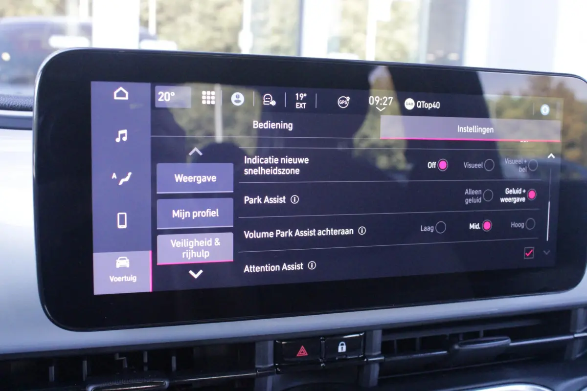 1.0 Hybrid 65PK TORINO LAUNCH EDITION | DRAADLOZE APPLE CARPLAY/ANDROID AUTO | PARKEERSESOREN ACHTER | 16" LICHTMETALEN VELGEN "BURNISHED" | LED KOPLAMPEN "INFINITY" | CLIMATE CONTROL | DAB+