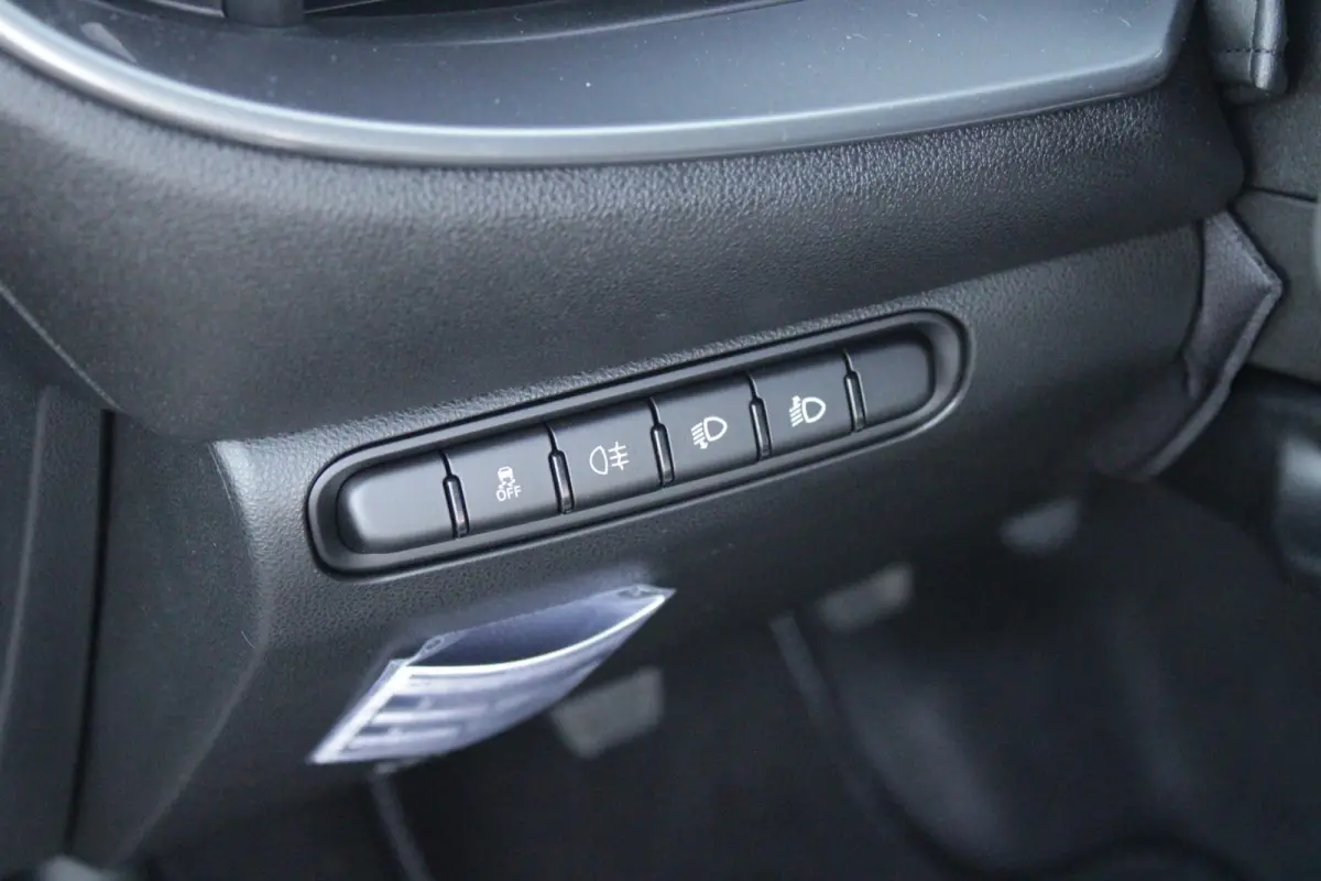 1.0 Hybrid 65PK TORINO LAUNCH EDITION | DRAADLOZE APPLE CARPLAY/ANDROID AUTO | PARKEERSESOREN ACHTER | 16" LICHTMETALEN VELGEN "BURNISHED" | LED KOPLAMPEN "INFINITY" | CLIMATE CONTROL | DAB+
