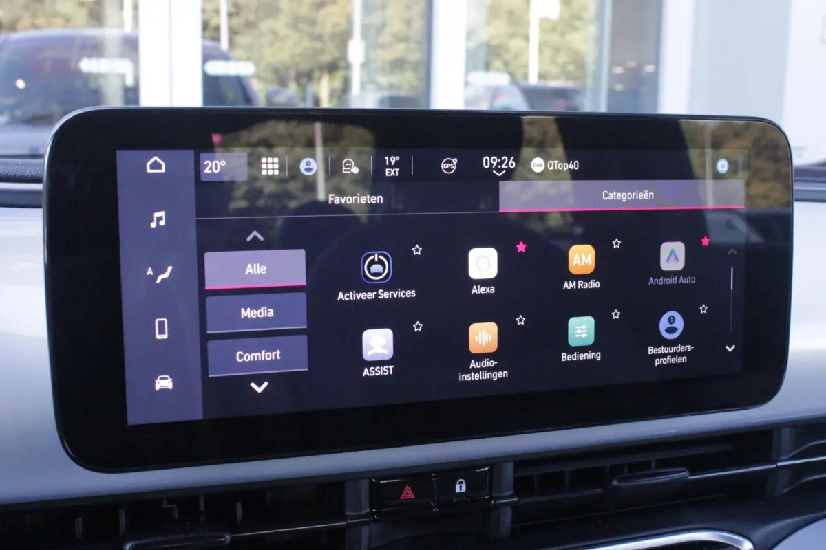 1.0 Hybrid 65PK TORINO LAUNCH EDITION | DRAADLOZE APPLE CARPLAY/ANDROID AUTO | PARKEERSESOREN ACHTER | 16" LICHTMETALEN VELGEN "BURNISHED" | LED KOPLAMPEN "INFINITY" | CLIMATE CONTROL | DAB+