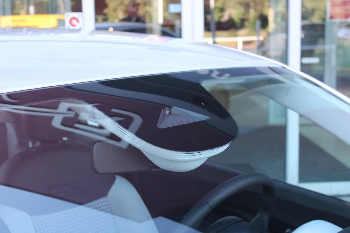 1.0 Hybrid 65PK TORINO LAUNCH EDITION | DRAADLOZE APPLE CARPLAY/ANDROID AUTO | PARKEERSESOREN ACHTER | 16" LICHTMETALEN VELGEN "BURNISHED" | LED KOPLAMPEN "INFINITY" | CLIMATE CONTROL | DAB+