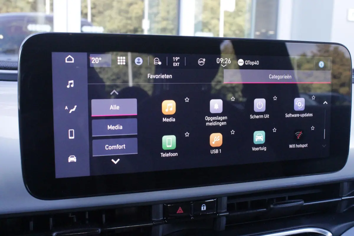 1.0 Hybrid 65PK TORINO LAUNCH EDITION | DRAADLOZE APPLE CARPLAY/ANDROID AUTO | PARKEERSESOREN ACHTER | 16" LICHTMETALEN VELGEN "BURNISHED" | LED KOPLAMPEN "INFINITY" | CLIMATE CONTROL | DAB+