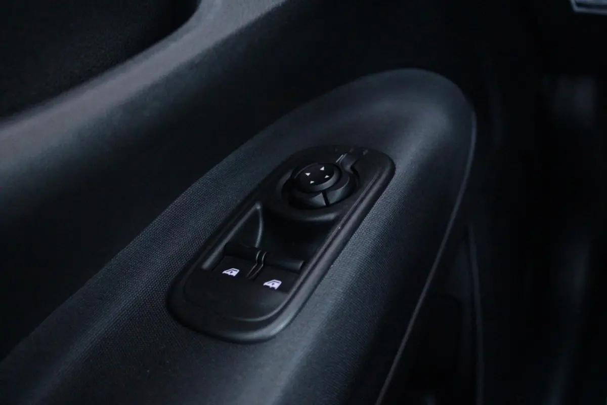 1.0 Hybrid 65PK TORINO LAUNCH EDITION | DRAADLOZE APPLE CARPLAY/ANDROID AUTO | PARKEERSESOREN ACHTER | 16" LICHTMETALEN VELGEN "BURNISHED" | LED KOPLAMPEN "INFINITY" | CLIMATE CONTROL | DAB+