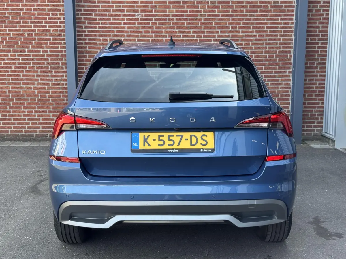 1.0 TSI Sport Business | Trekhaak wegklapbare | Navi/Carplay/Andriod | Achteruitrijcamera | Parkeersensoren | NL-auto |