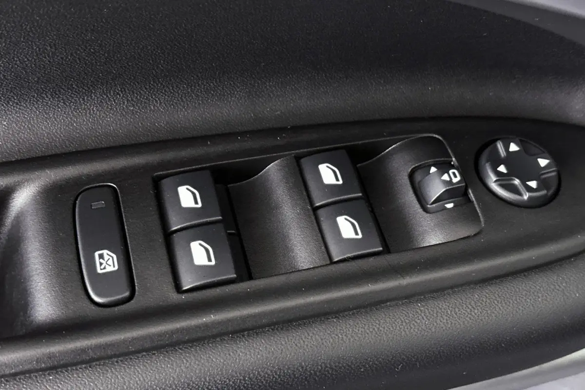 1.2 e-Hybrid Summit Keyless Navigatie Elektrische Achterklep