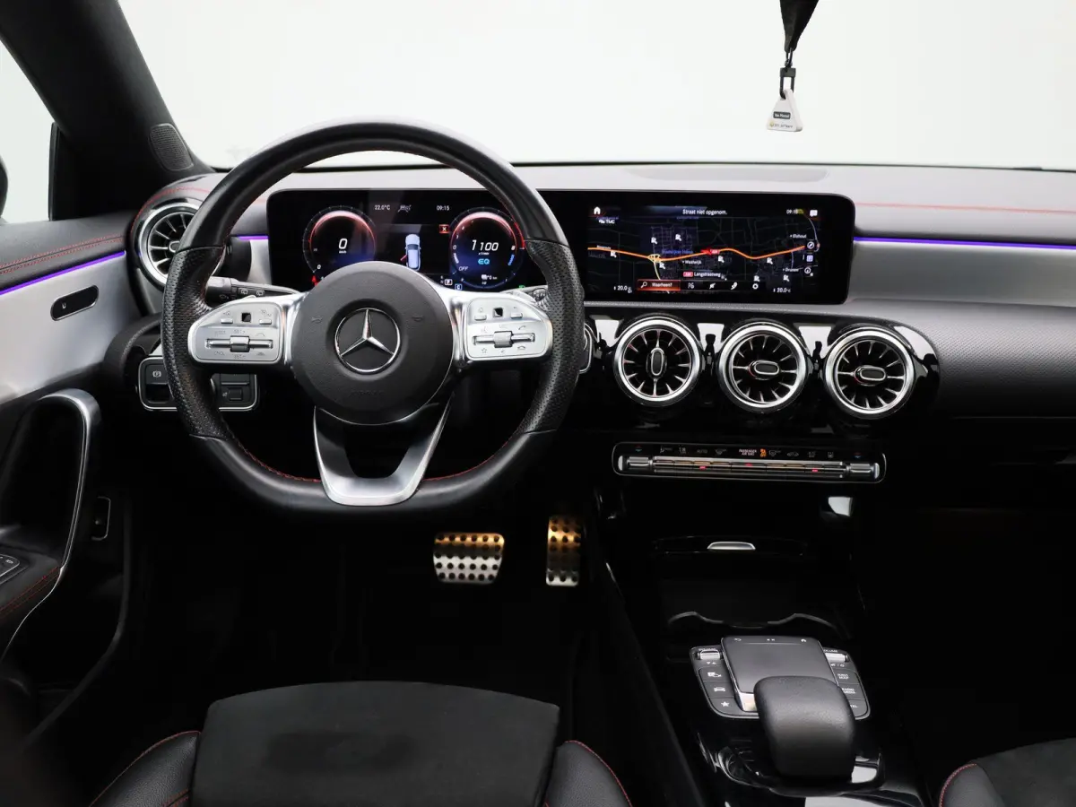 250 e Business Solution AMG Limited | Automaat | Apple Carplay / Android Auto | Panoramadak | Stoelverwarming | Sfeerverlichting | Achteruitrijcamera | Parkeersensoren |