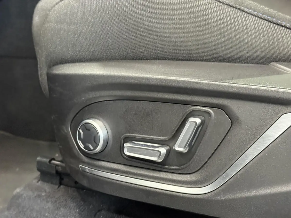 1.5 Panoramadak Navigatie Apple CarPlay Android Auto Camera Parkeerhulp Adaptive Cruise Control Dodehoekdetectie Stoelverwarming Climate Control Lichtmetalen velgen