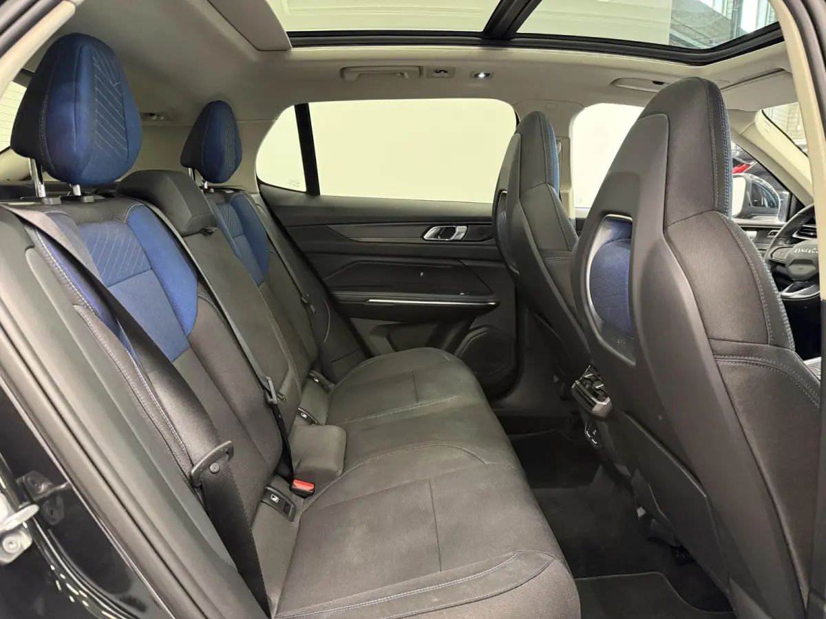 1.5 Panoramadak Navigatie Apple CarPlay Android Auto Camera Parkeerhulp Adaptive Cruise Control Dodehoekdetectie Stoelverwarming Climate Control Lichtmetalen velgen