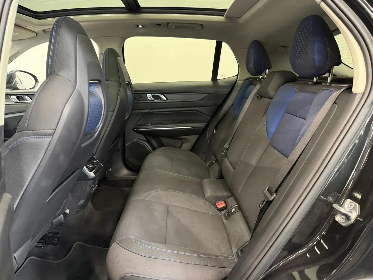 1.5 Panoramadak Navigatie Apple CarPlay Android Auto Camera Parkeerhulp Adaptive Cruise Control Dodehoekdetectie Stoelverwarming Climate Control Lichtmetalen velgen
