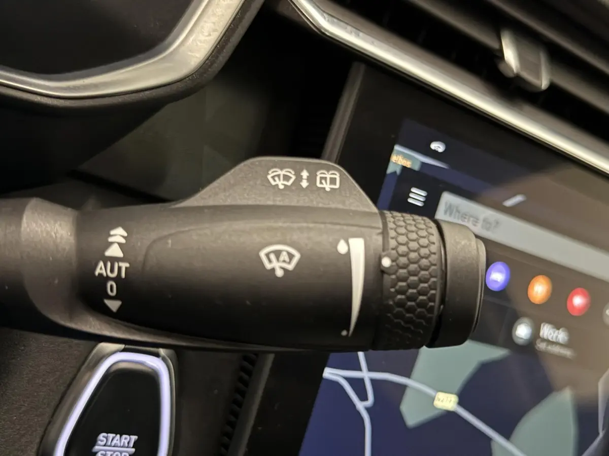1.5 Panoramadak Navigatie Apple CarPlay Android Auto Camera Parkeerhulp Adaptive Cruise Control Dodehoekdetectie Stoelverwarming Climate Control Lichtmetalen velgen