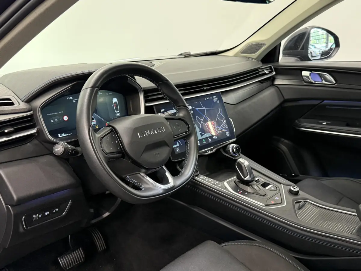 1.5 Panoramadak Navigatie Apple CarPlay Android Auto Camera Parkeerhulp Adaptive Cruise Control Dodehoekdetectie Stoelverwarming Climate Control Lichtmetalen velgen