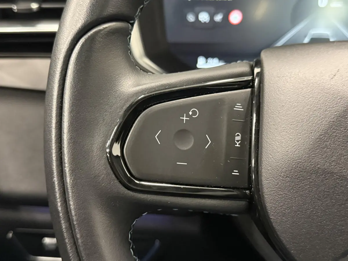 1.5 Panoramadak Navigatie Apple CarPlay Android Auto Camera Parkeerhulp Adaptive Cruise Control Dodehoekdetectie Stoelverwarming Climate Control Lichtmetalen velgen