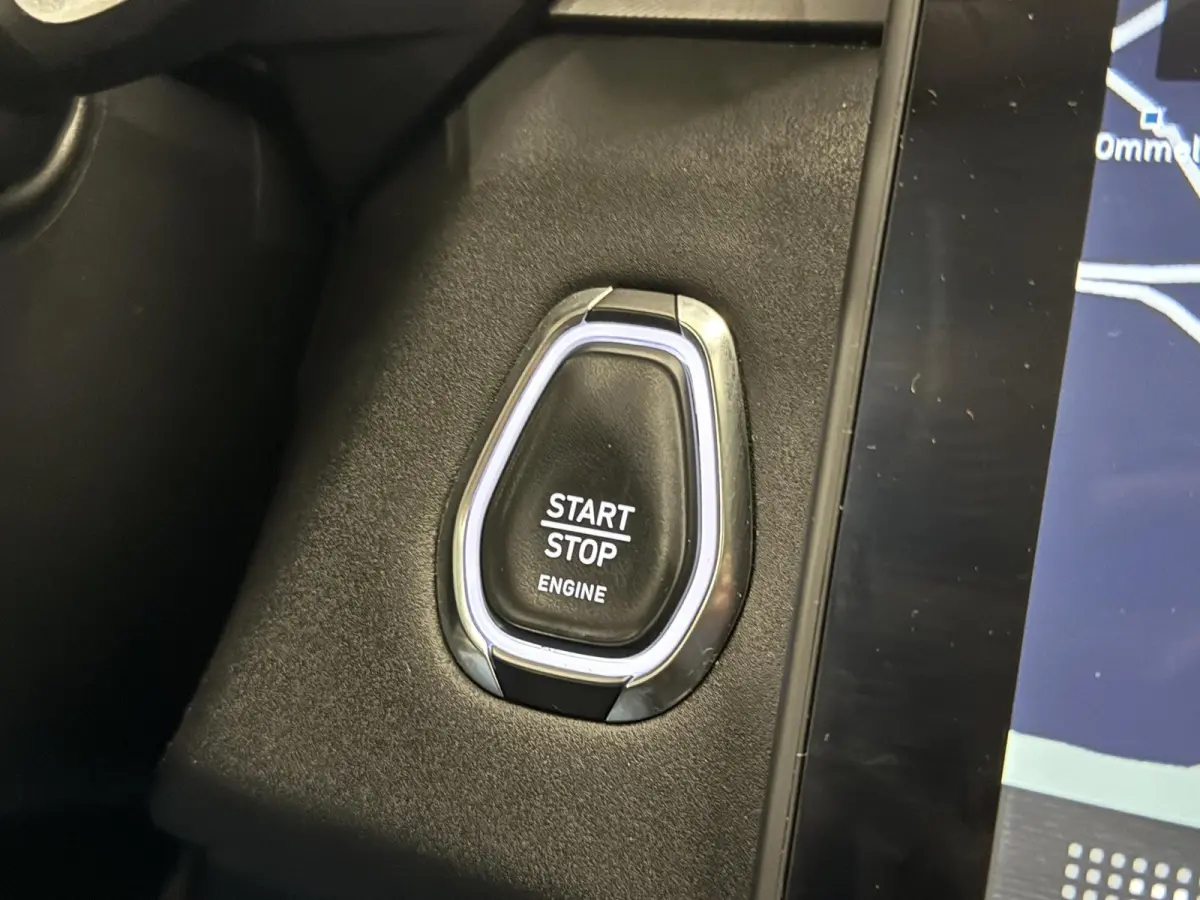 1.5 Panoramadak Navigatie Apple CarPlay Android Auto Camera Parkeerhulp Adaptive Cruise Control Dodehoekdetectie Stoelverwarming Climate Control Lichtmetalen velgen