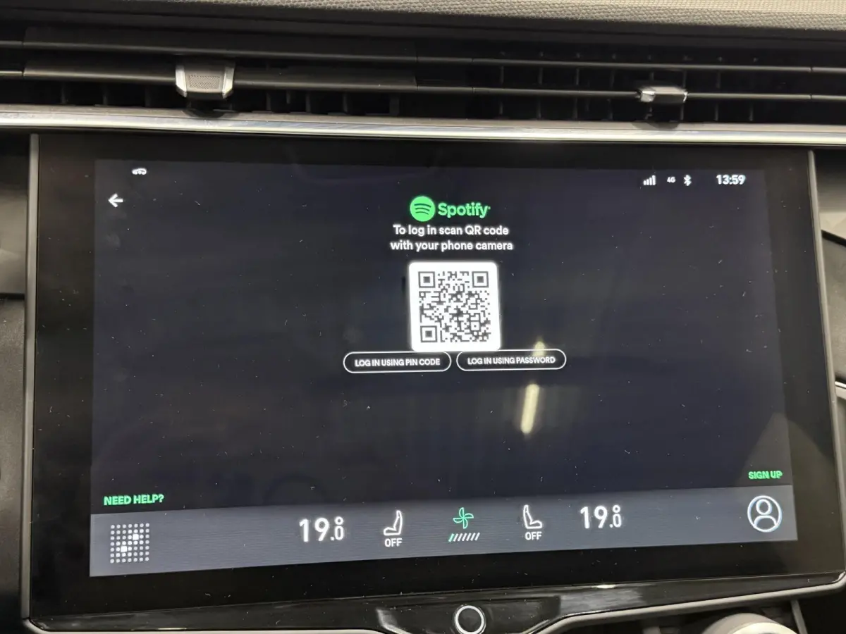 1.5 Panoramadak Navigatie Apple CarPlay Android Auto Camera Parkeerhulp Adaptive Cruise Control Dodehoekdetectie Stoelverwarming Climate Control Lichtmetalen velgen
