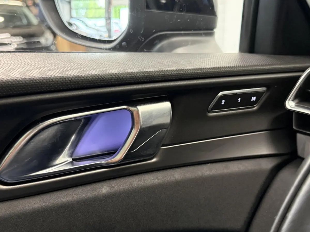 1.5 Panoramadak Navigatie Apple CarPlay Android Auto Camera Parkeerhulp Adaptive Cruise Control Dodehoekdetectie Stoelverwarming Climate Control Lichtmetalen velgen