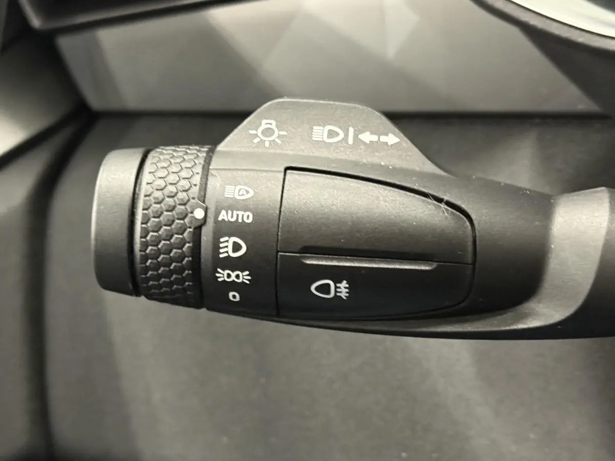 1.5 Panoramadak Navigatie Apple CarPlay Android Auto Camera Parkeerhulp Adaptive Cruise Control Dodehoekdetectie Stoelverwarming Climate Control Lichtmetalen velgen