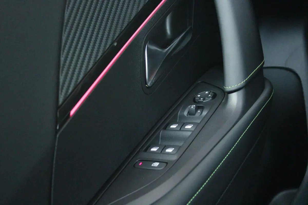 1.2 Hybrid 145PK AUTOMAAT GT PACK | ELEKTRISCH BEDIENBARE BESTUURDERSSTOEL | NAVIGATIE | FULL LED KOPLAMPEN | DRAADLOZE APPLE CARPLAY/ANDROID AUTO | ADAPTIVE CRUISE CONTROL | CAMERA VOOR + A