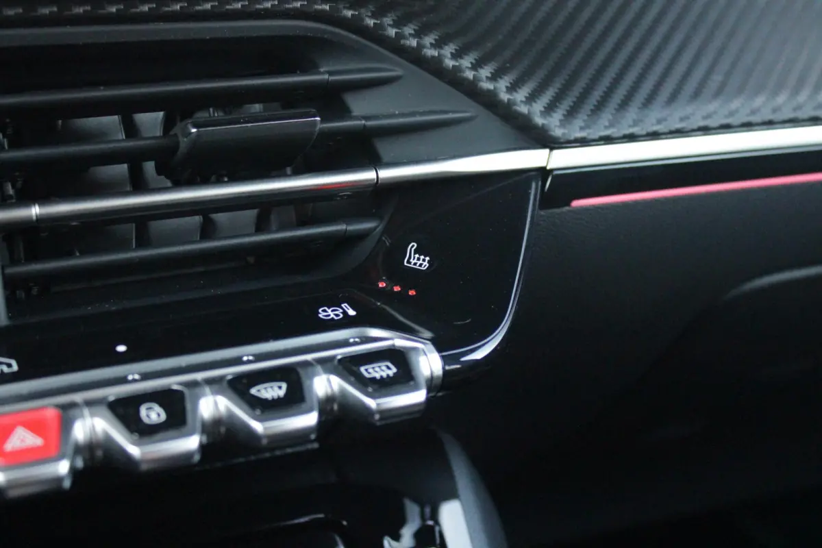 1.2 Hybrid 145PK AUTOMAAT GT PACK | ELEKTRISCH BEDIENBARE BESTUURDERSSTOEL | NAVIGATIE | FULL LED KOPLAMPEN | DRAADLOZE APPLE CARPLAY/ANDROID AUTO | ADAPTIVE CRUISE CONTROL | CAMERA VOOR + A