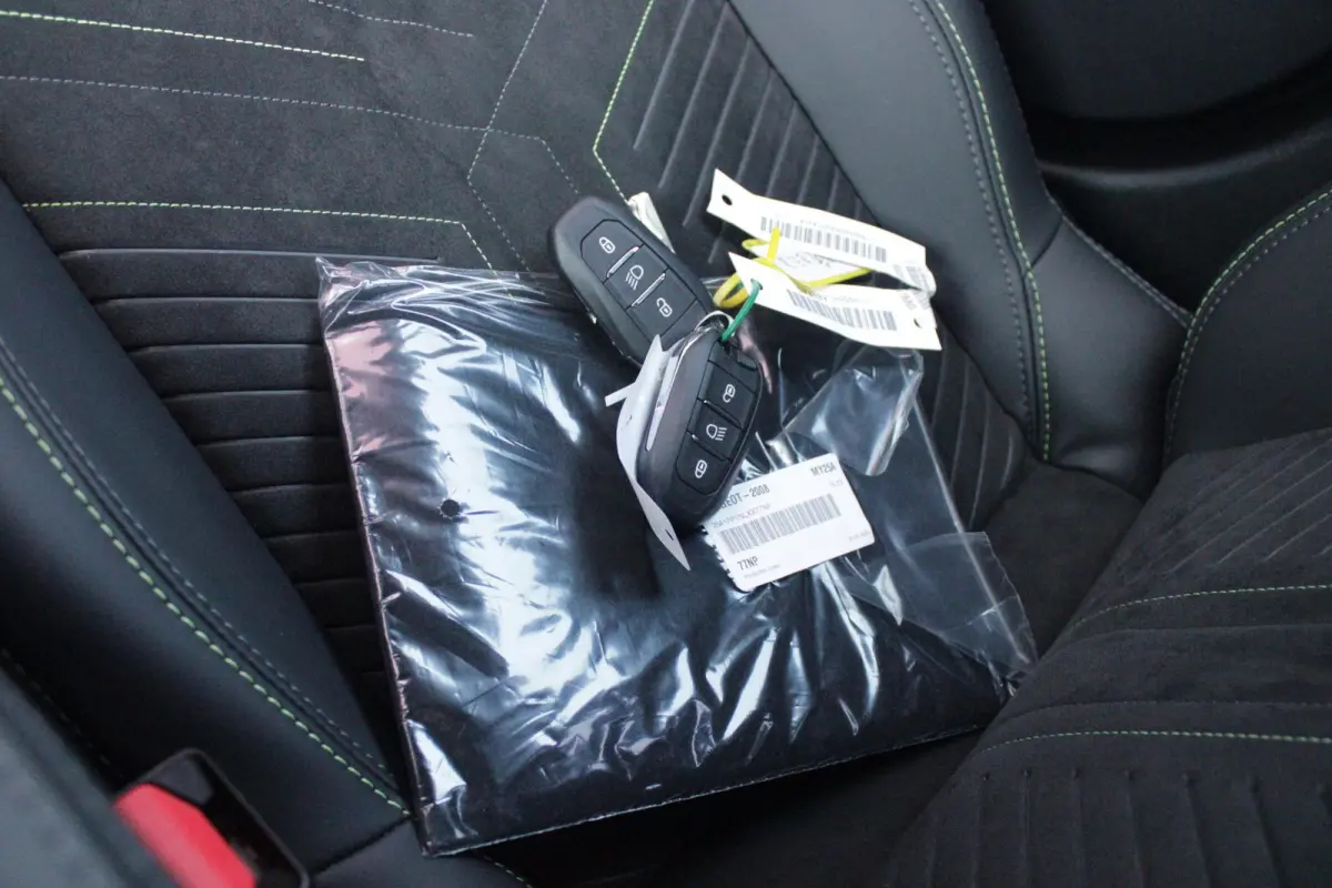 1.2 Hybrid 145PK AUTOMAAT GT PACK | ELEKTRISCH BEDIENBARE BESTUURDERSSTOEL | NAVIGATIE | FULL LED KOPLAMPEN | DRAADLOZE APPLE CARPLAY/ANDROID AUTO | ADAPTIVE CRUISE CONTROL | CAMERA VOOR + A