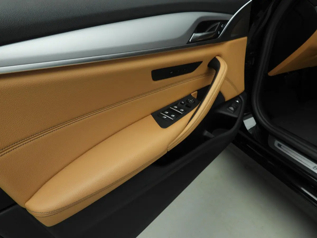530e | Laserlicht | Leder | Navigatie | Comfortzetels | Clima | PDC | DAB | Alu 18 inch