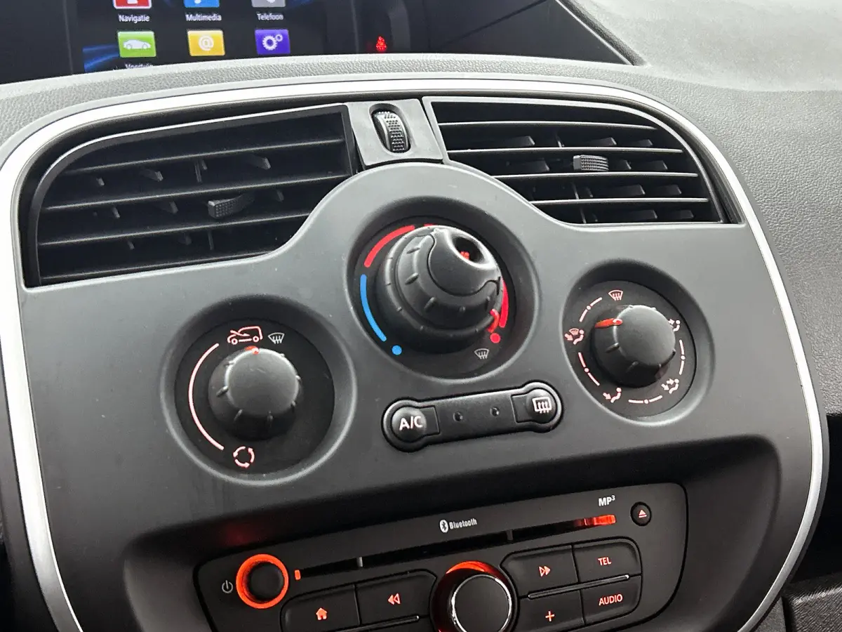 1.5 DCi Euro6 75PK Energy Comfort Airco / Navigatie / Pdc. / Radio multimedia / Apk 01-2027