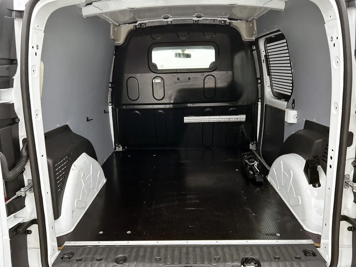 1.5 DCi Euro6 81PK Comfort / Schuifdeur+Raam / Trekhaak / Airco / Pdc./ Navigatie / Radio multimedia / Apk 01-2027