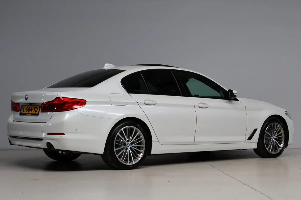 530e Sport Line | Bowers & Wilkins | massage | head-up | softclose | schuifkanteldak | stoelkoeling | adap. cruise