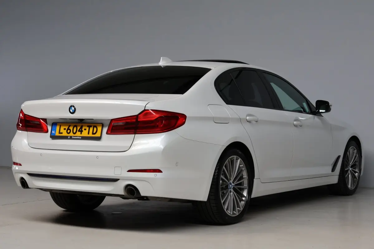 530e Sport Line | Bowers & Wilkins | massage | head-up | softclose | schuifkanteldak | stoelkoeling | adap. cruise