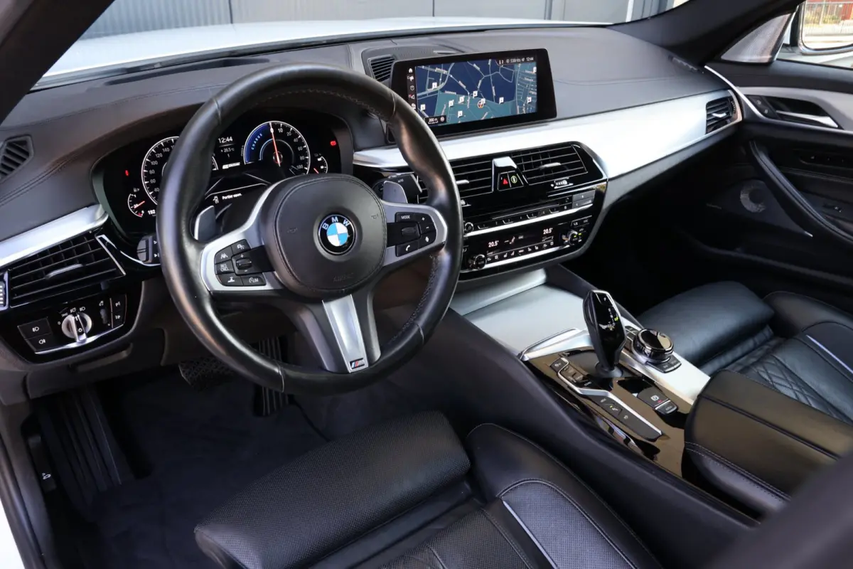 530e Sport Line | Bowers & Wilkins | massage | head-up | softclose | schuifkanteldak | stoelkoeling | adap. cruise