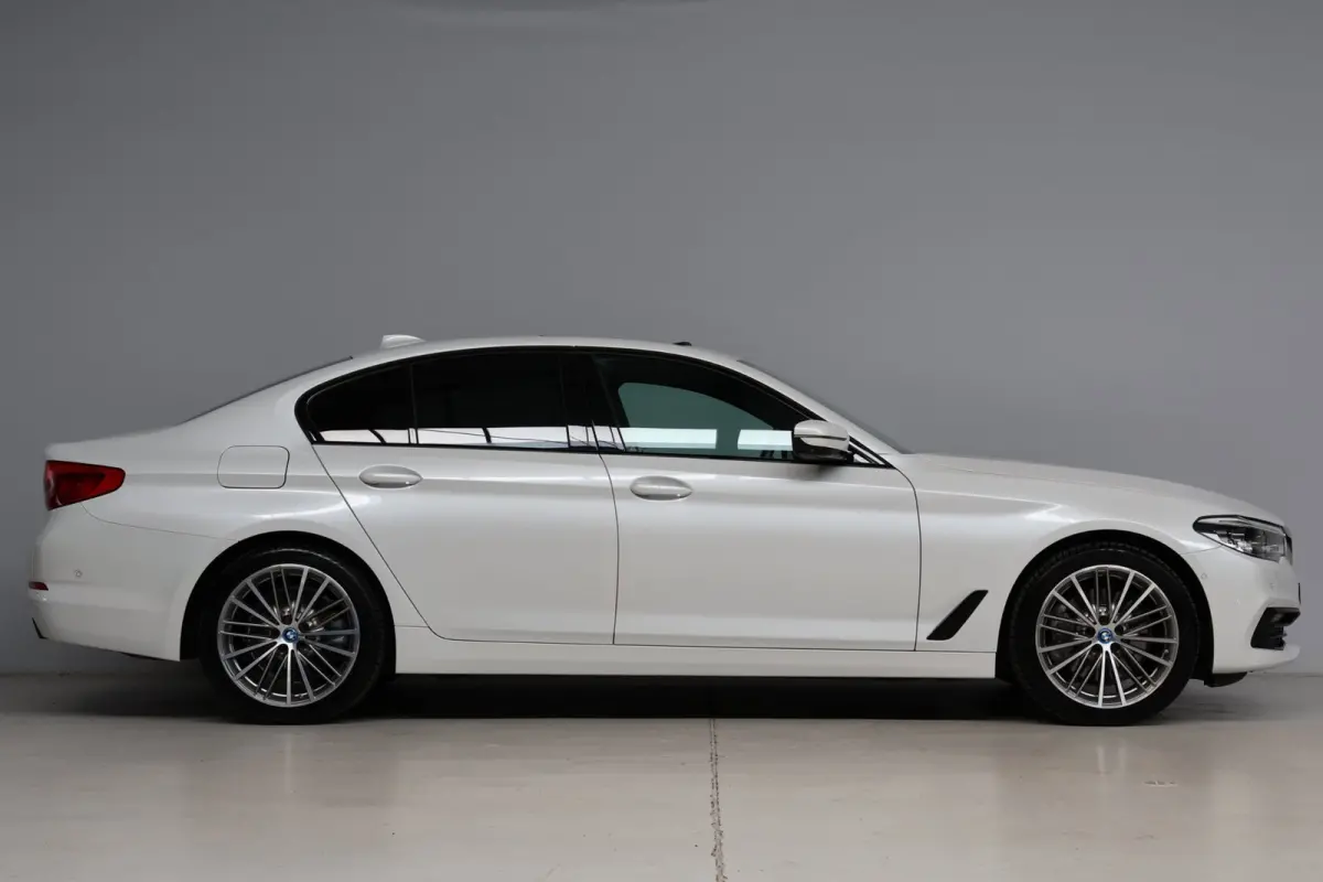 530e Sport Line | Bowers & Wilkins | massage | head-up | softclose | schuifkanteldak | stoelkoeling | adap. cruise