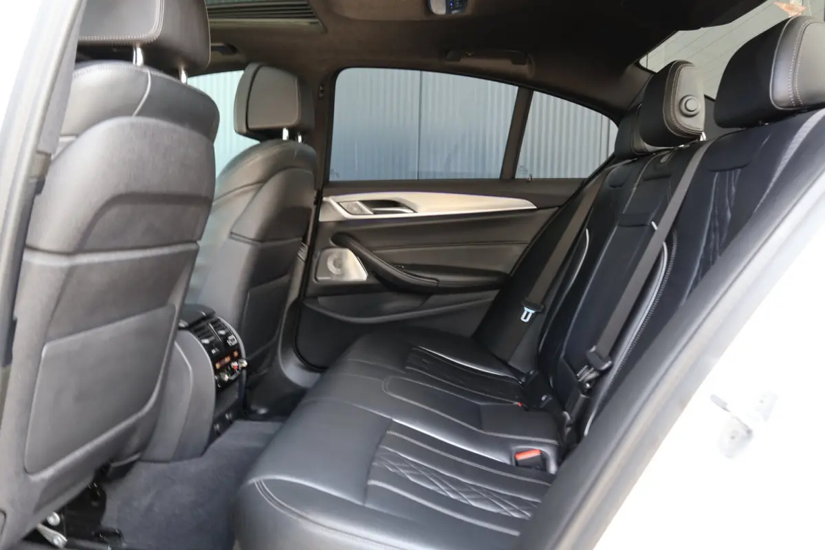 530e Sport Line | Bowers & Wilkins | massage | head-up | softclose | schuifkanteldak | stoelkoeling | adap. cruise