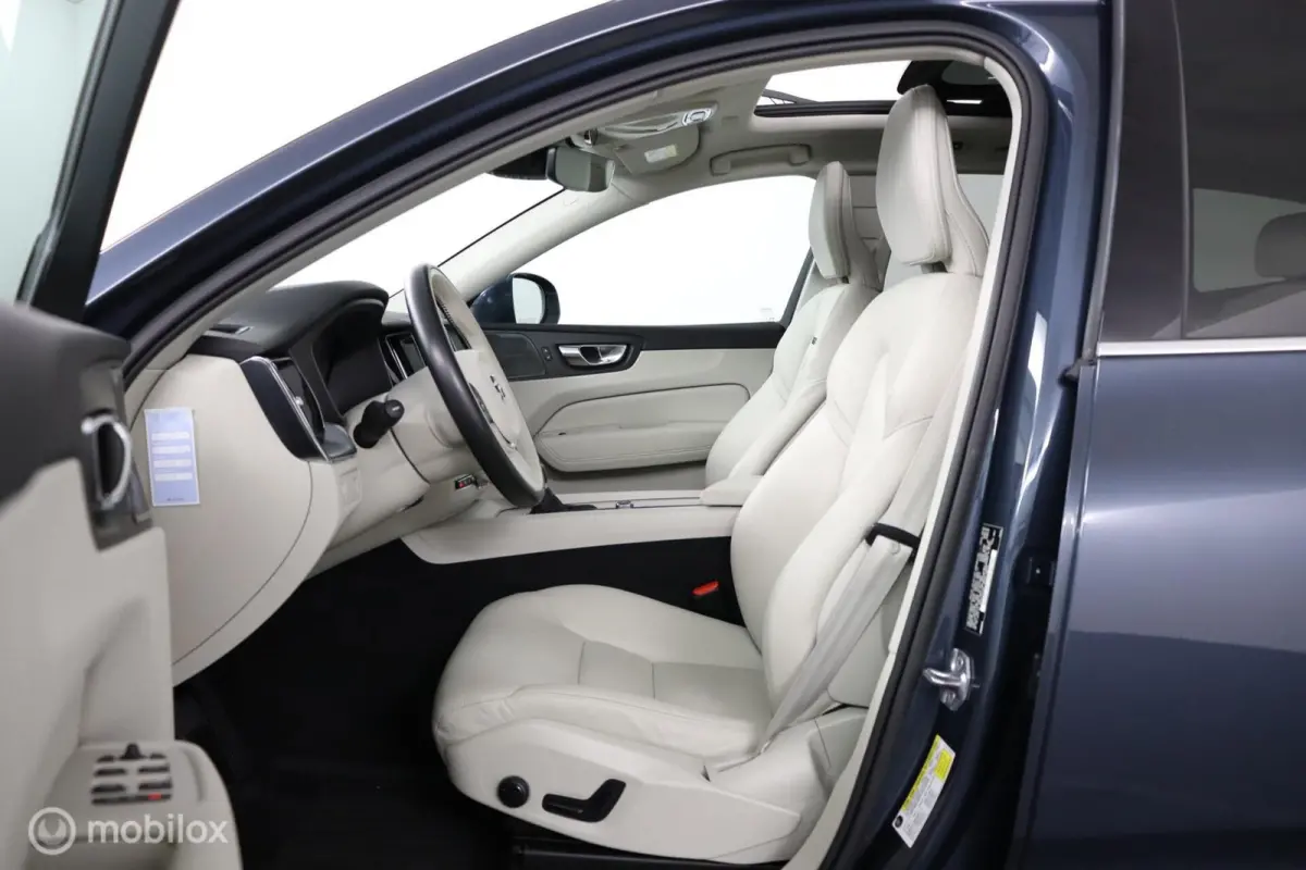 2.0 T6 AWD Momentum | Keyless | BLISS | Verwarmbare stoelen & Stuurwiel | Harman Kardon | Camera