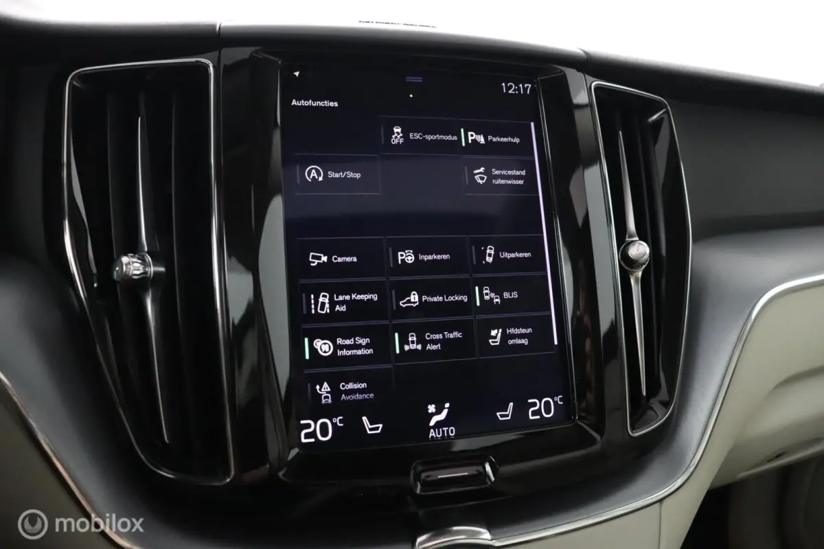 2.0 T6 AWD Momentum | Keyless | BLISS | Verwarmbare stoelen & Stuurwiel | Harman Kardon | Camera