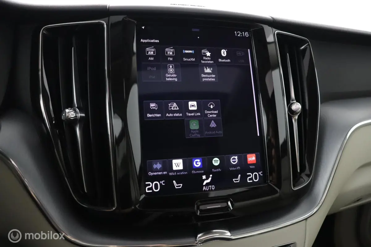 2.0 T6 AWD Momentum | Keyless | BLISS | Verwarmbare stoelen & Stuurwiel | Harman Kardon | Camera