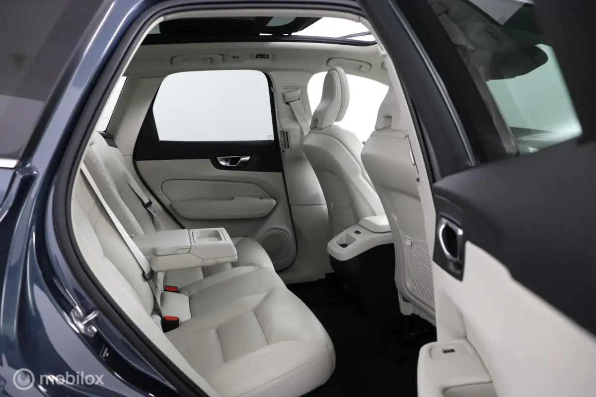 2.0 T6 AWD Momentum | Keyless | BLISS | Verwarmbare stoelen & Stuurwiel | Harman Kardon | Camera