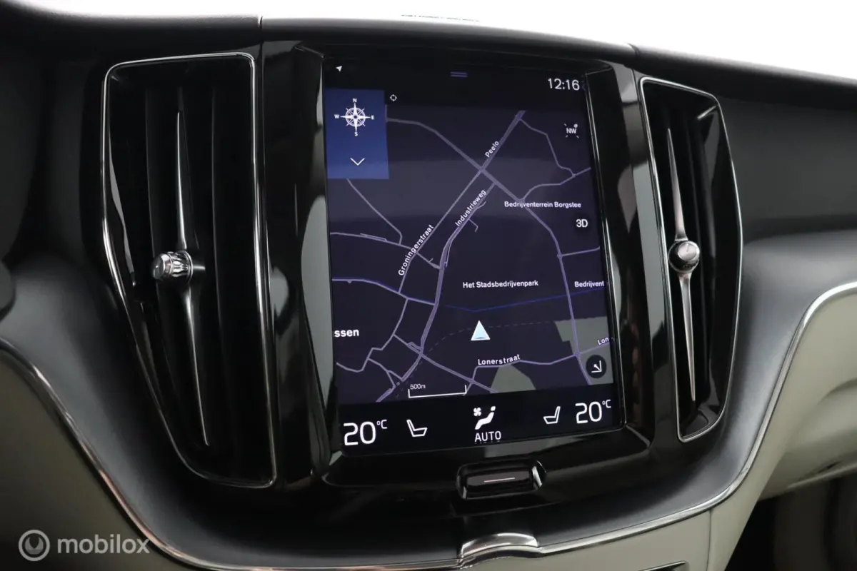 2.0 T6 AWD Momentum | Keyless | BLISS | Verwarmbare stoelen & Stuurwiel | Harman Kardon | Camera