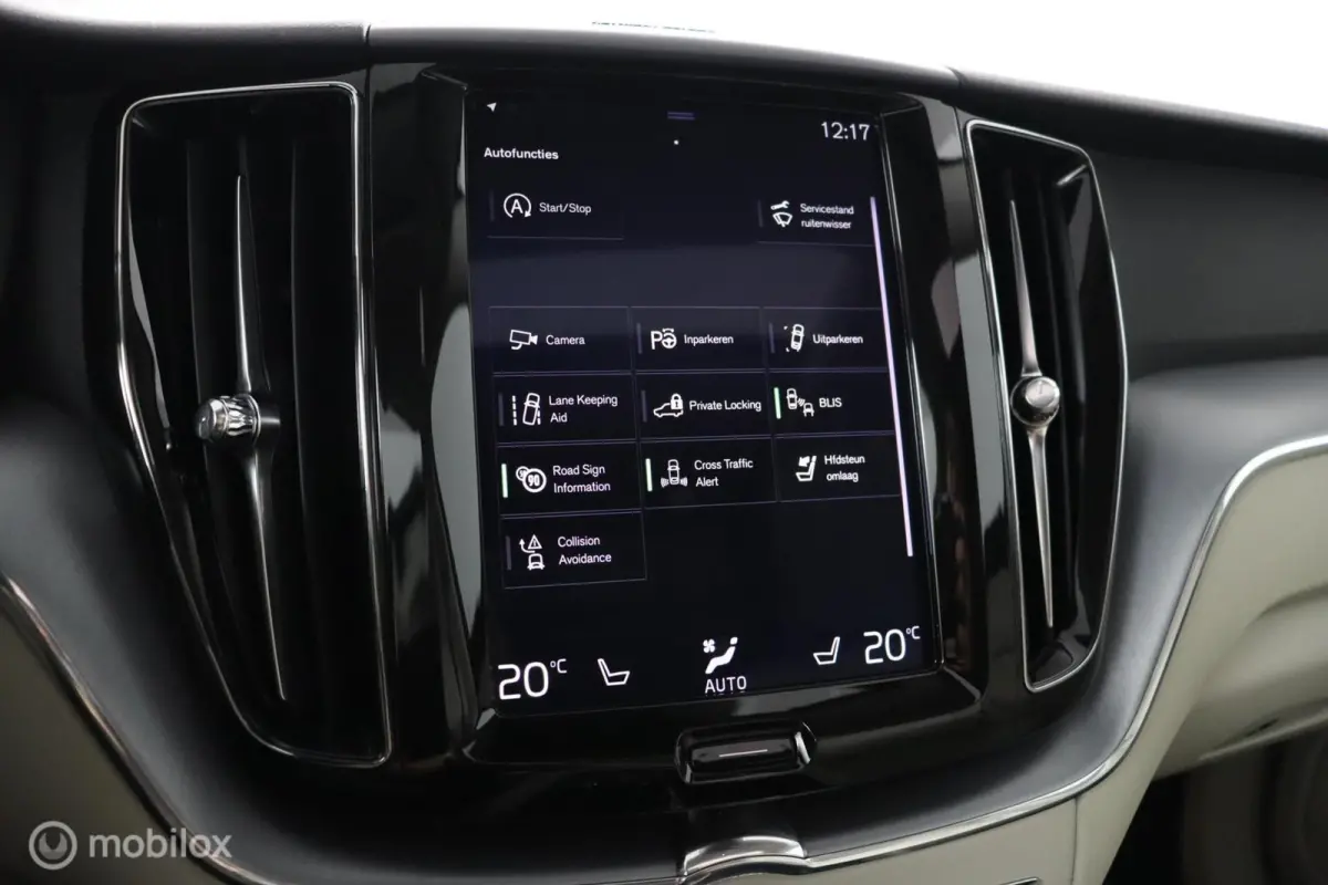2.0 T6 AWD Momentum | Keyless | BLISS | Verwarmbare stoelen & Stuurwiel | Harman Kardon | Camera