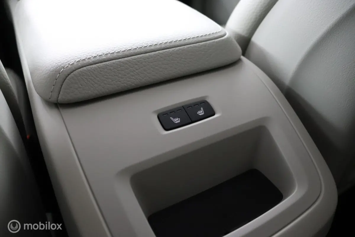2.0 T6 AWD Momentum | Keyless | BLISS | Verwarmbare stoelen & Stuurwiel | Harman Kardon | Camera