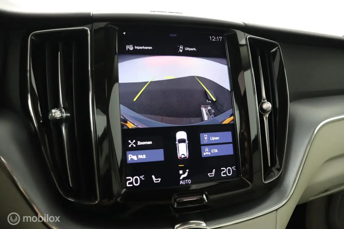 2.0 T6 AWD Momentum | Keyless | BLISS | Verwarmbare stoelen & Stuurwiel | Harman Kardon | Camera