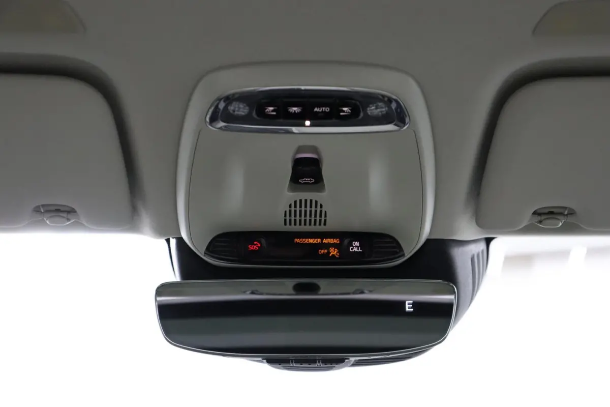 2.0 T6 AWD Momentum | Keyless | BLISS | Verwarmbare stoelen & Stuurwiel | Harman Kardon | Camera