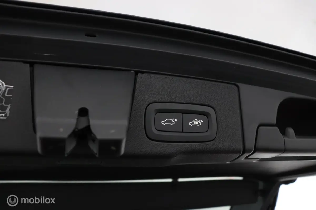 2.0 T6 AWD Momentum | Keyless | BLISS | Verwarmbare stoelen & Stuurwiel | Harman Kardon | Camera
