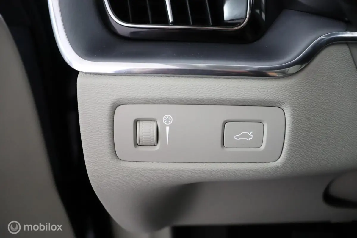 2.0 T6 AWD Momentum | Keyless | BLISS | Verwarmbare stoelen & Stuurwiel | Harman Kardon | Camera