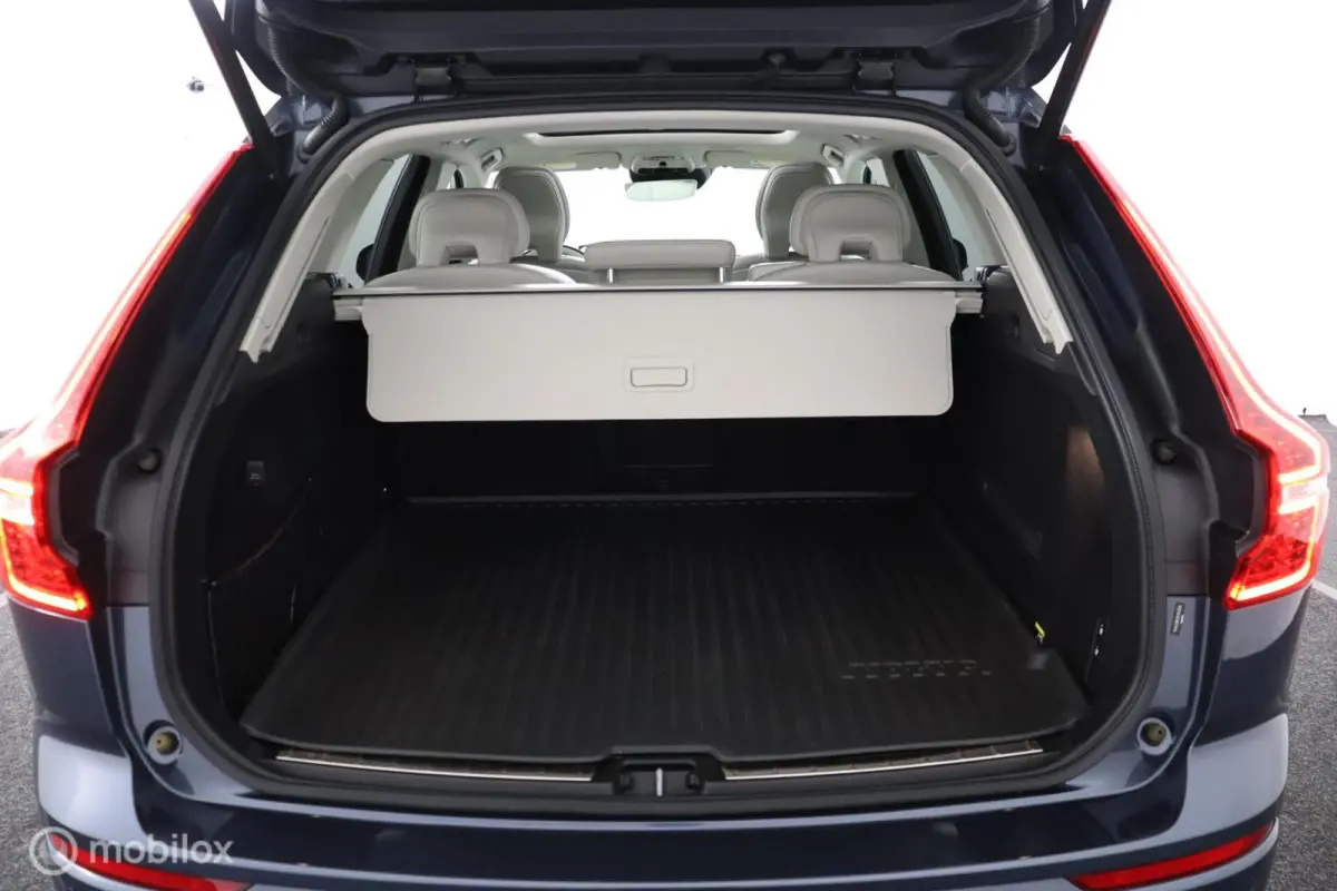2.0 T6 AWD Momentum | Keyless | BLISS | Verwarmbare stoelen & Stuurwiel | Harman Kardon | Camera