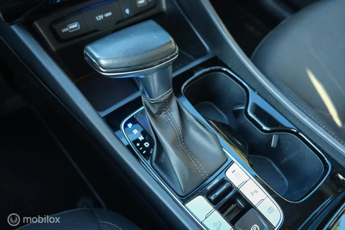 1.6 T-GDI MHEV Comfort Smart | Pano | Stoelverwarming | Trekhaak | 18 Inch | Carplay | LED | Camera | All seasons